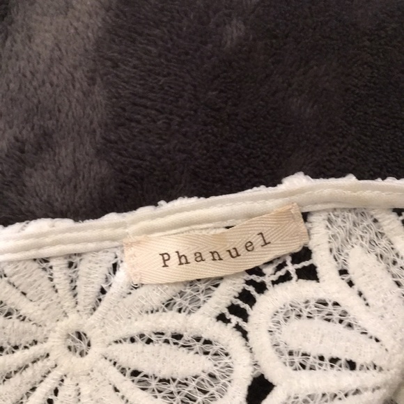 Phanuel Flower Knit Crop Top (White) - Picture 6 of 6